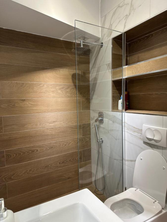 4Seasonsgea , Deluxe Studio , City Centre , Tirana Esterno foto