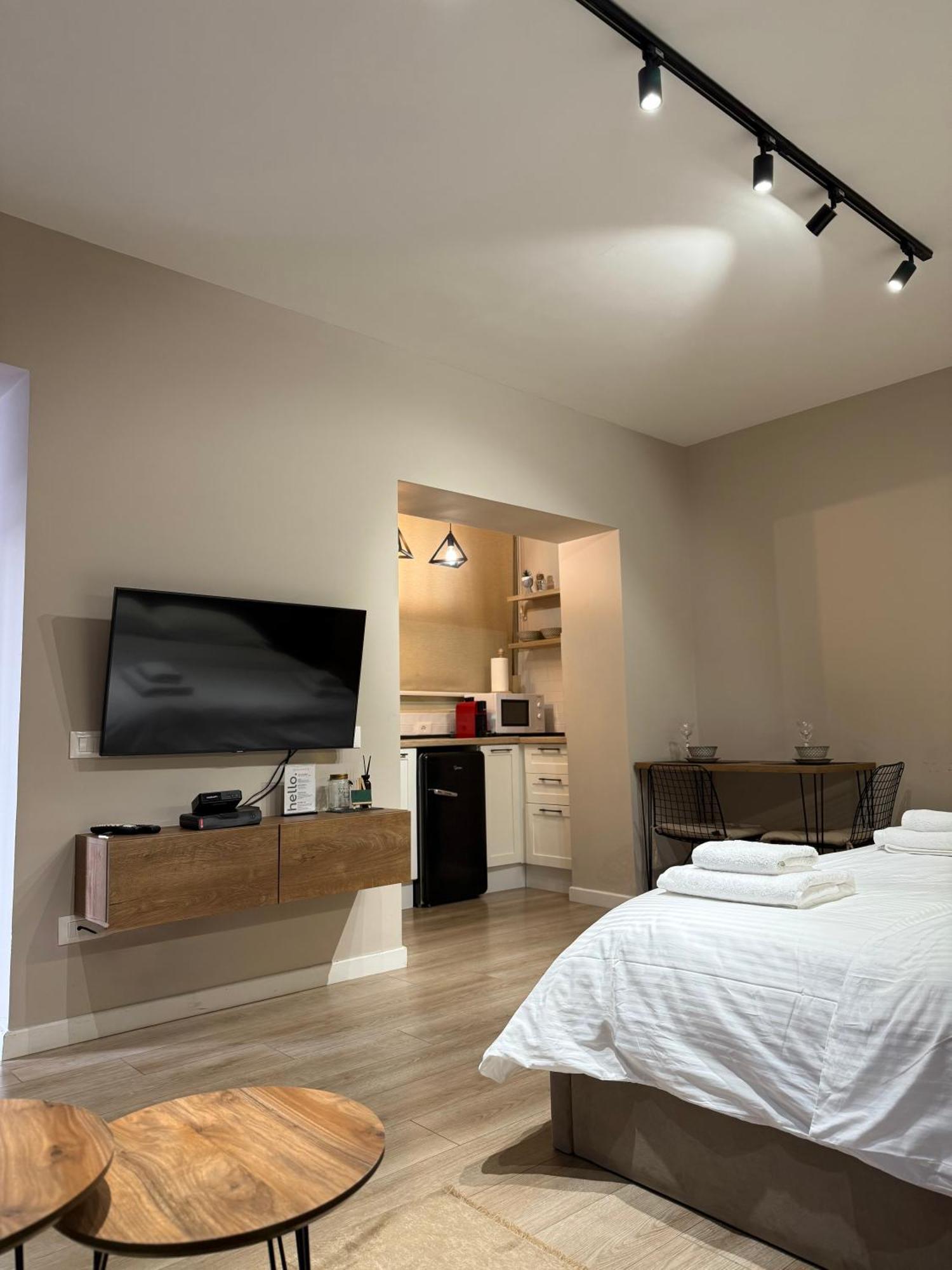4Seasonsgea , Deluxe Studio , City Centre , Tirana Esterno foto