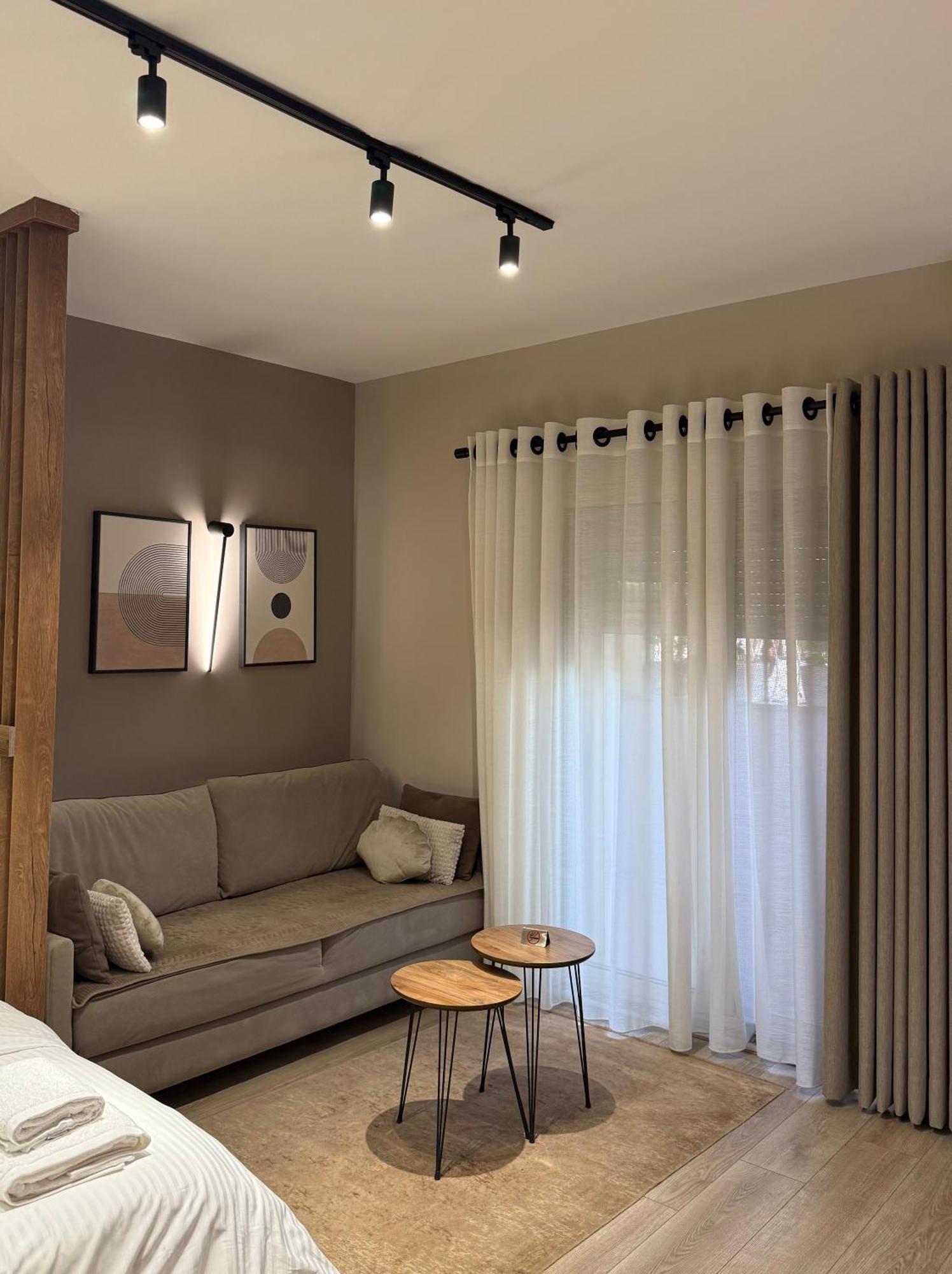 4Seasonsgea , Deluxe Studio , City Centre , Tirana Esterno foto
